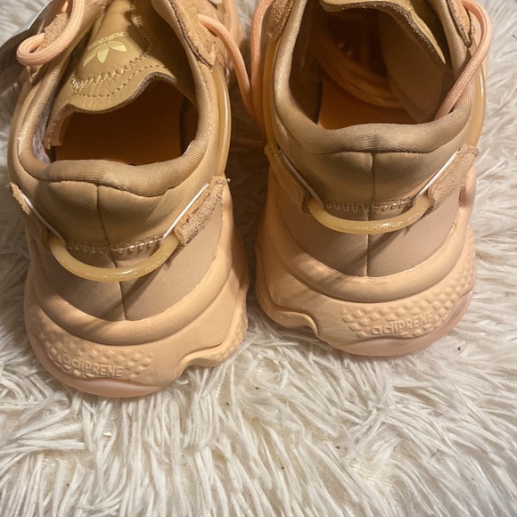 Brand new Adidas Ozweego 5.5 - Picture 4 of 4